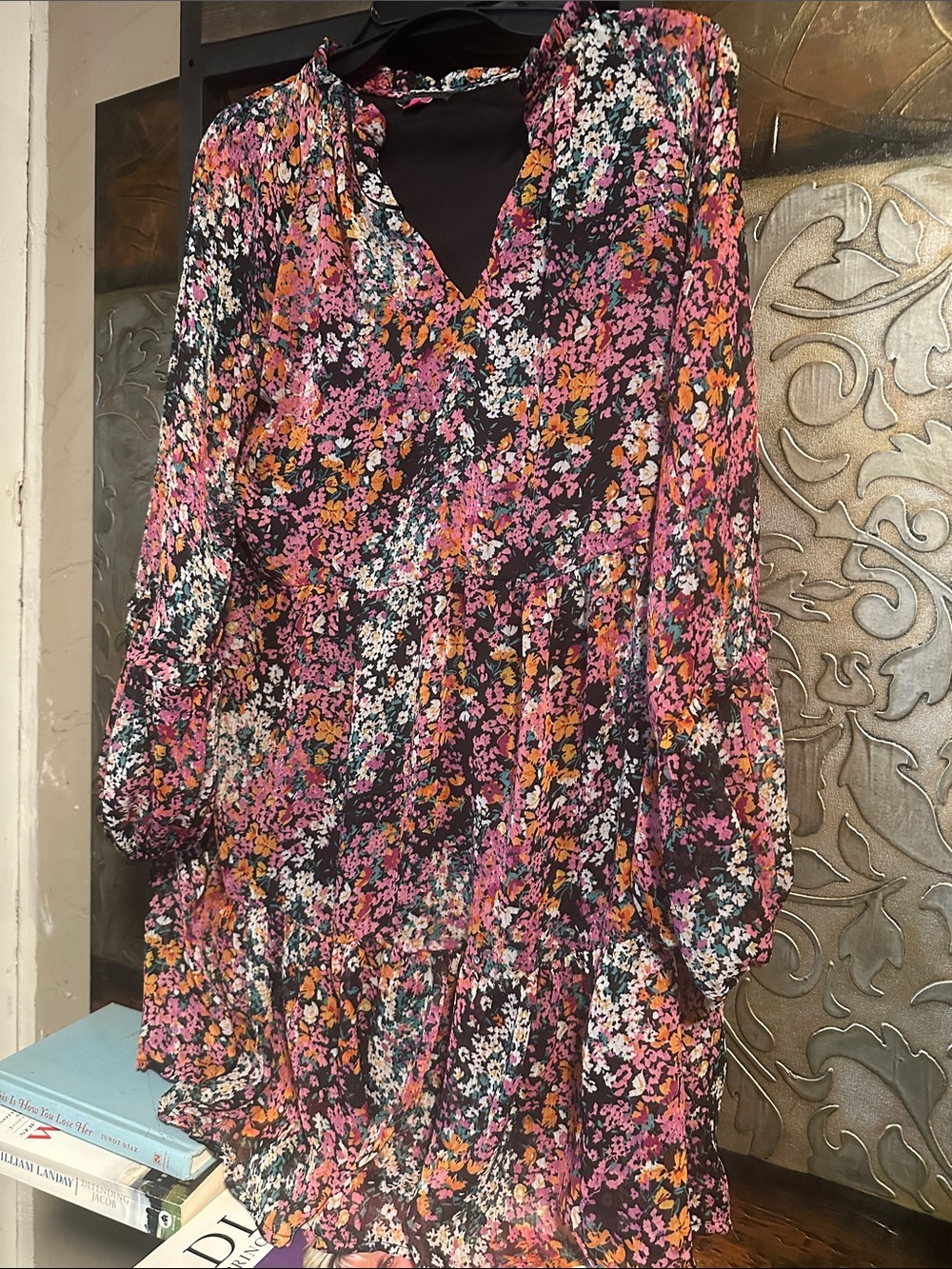 Vince Camuto Black Floral Tiered V-Neck Long Sleeve Dress